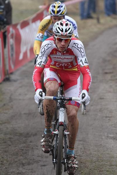 Jan Denuwelaere leads Rom Meeusen in the U23 men's race.