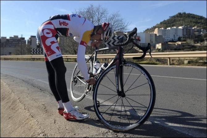 A short pit stop for Jelle Vanendert