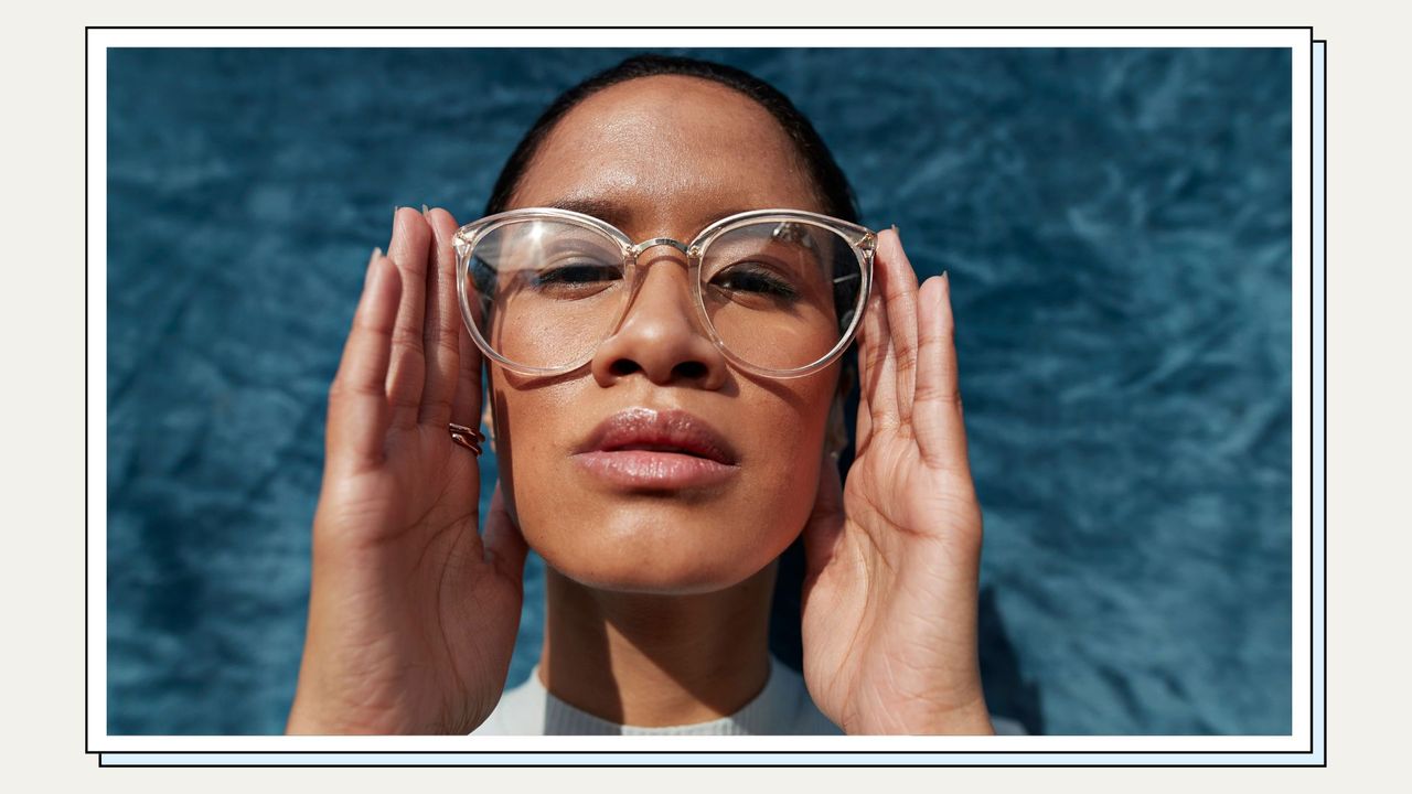 woman wearing eyeglasses