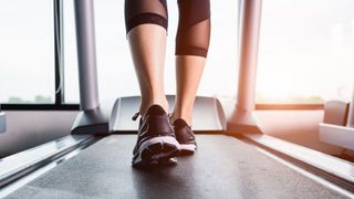 Treadmill vs running outside: image of running shoes on treadmill