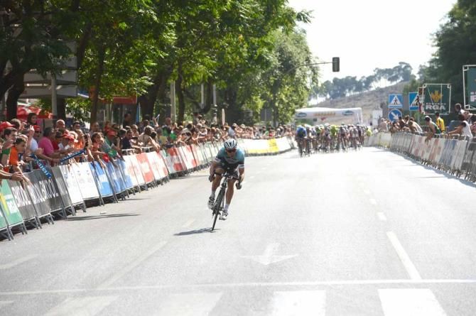 Tony Martin (Omega Pharma-QuickStep) puts up fierce resistance on the entry into Caceres.