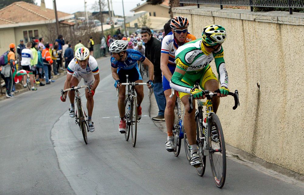 Oscar Pereiro (Phonak) attacks near the finish in 2004