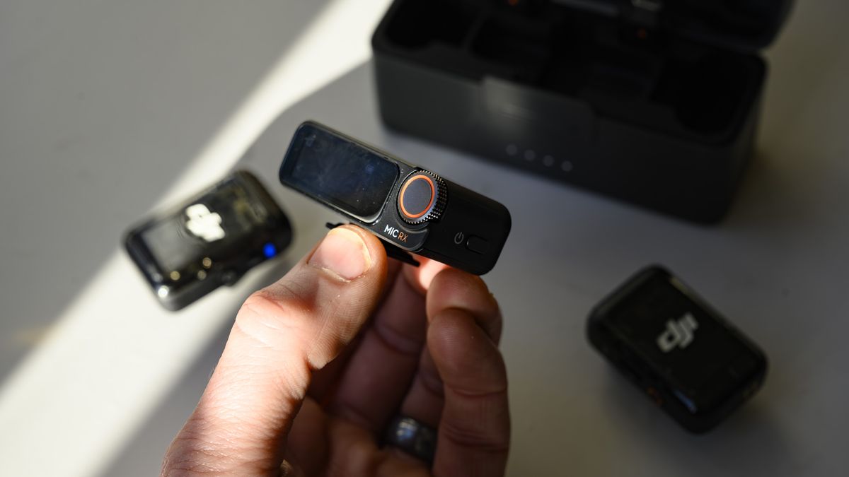 DJI Mic 2 receiver in the hand