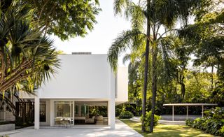 Exterior of São Paulo house from 1960s, newly refurbished by Wooding