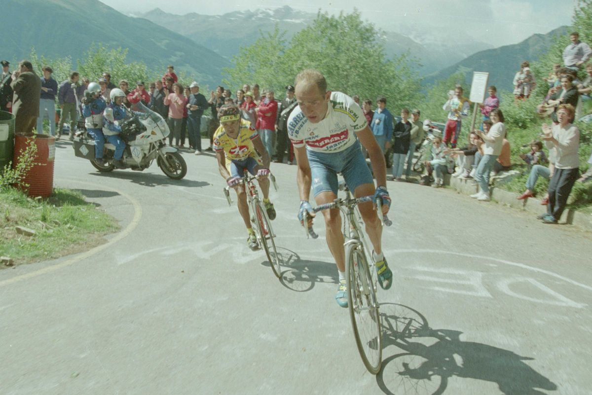 Pantani attacks on the Mortirolo