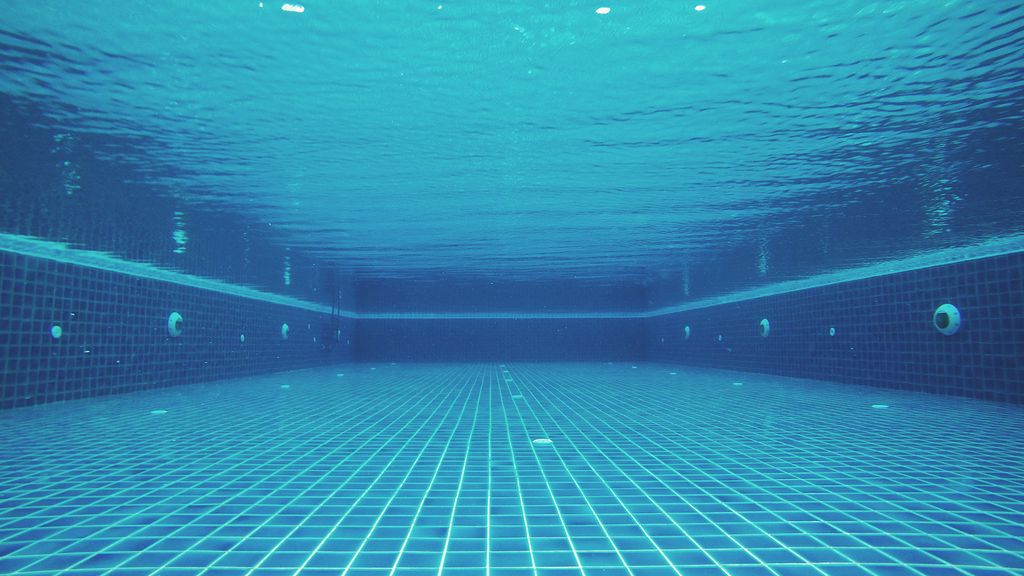 Teen contracts 'hot tub lung' from indoor swimming pool