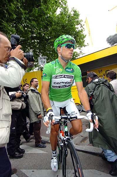 Thor Hushovd (Cervelo Test Team) started the day in green.