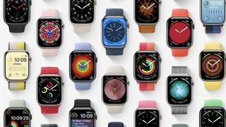 Ett helt gäng Apple Watch-klockor i olika färger visas upp mot en vit bakgrund.