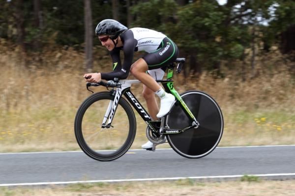 Shara Gillow (GreenEDGE-AIS) with a kilometre to go