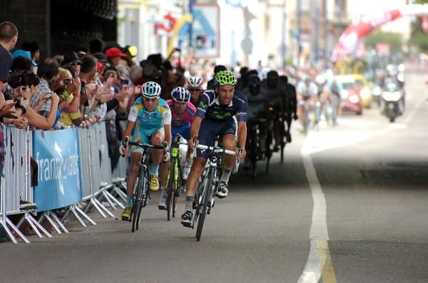 Cobo leads the group to the finish