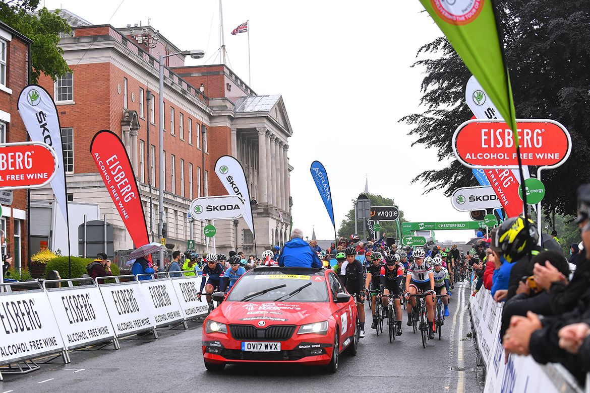 The Women's Tour peloton at the start of stage 4.