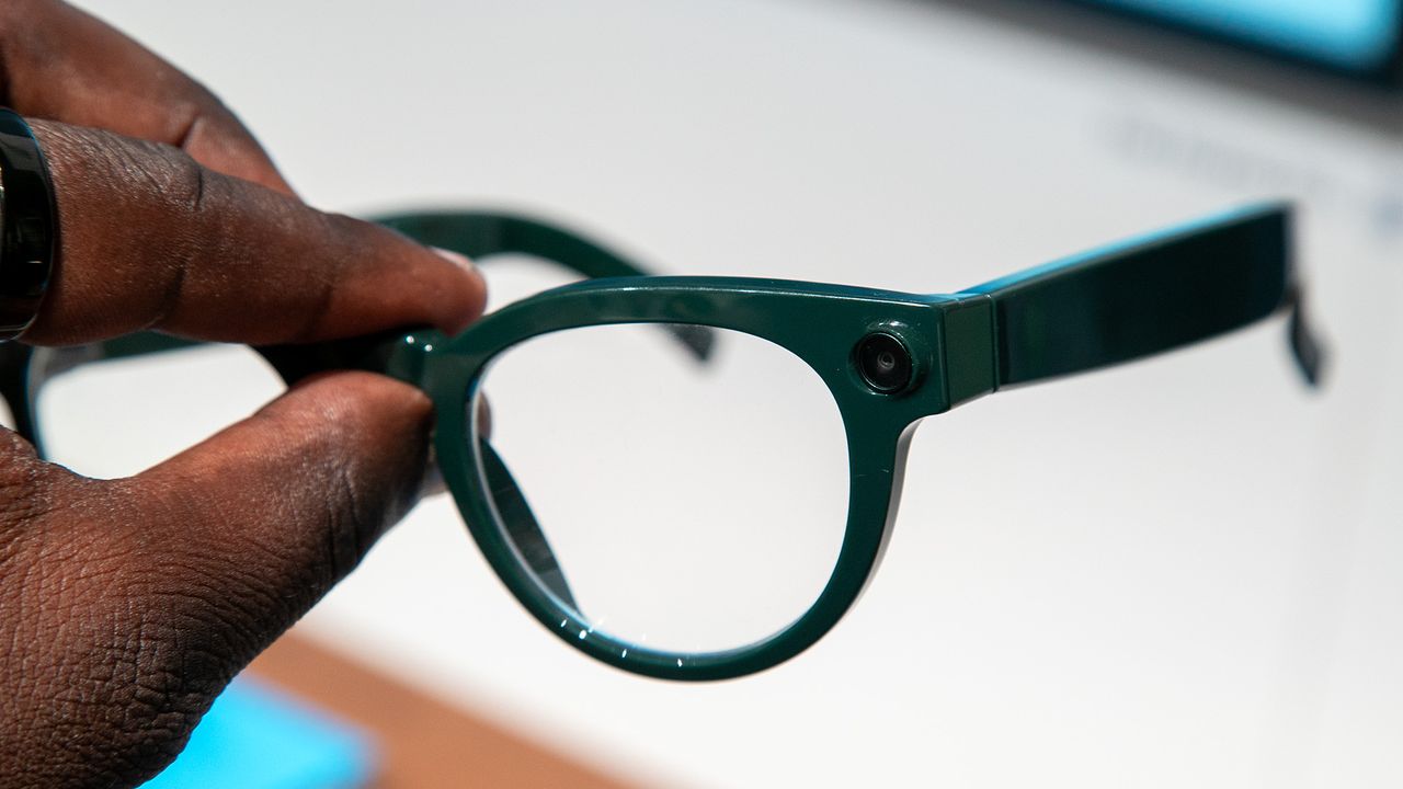 Hands-on with Samsung Glasses with Warby Parker and Gentle Monster styles