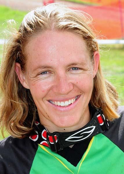 Joanna Petterson (Commencal USA/Fox) took second place