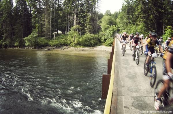 The peloton rolls across a bridge