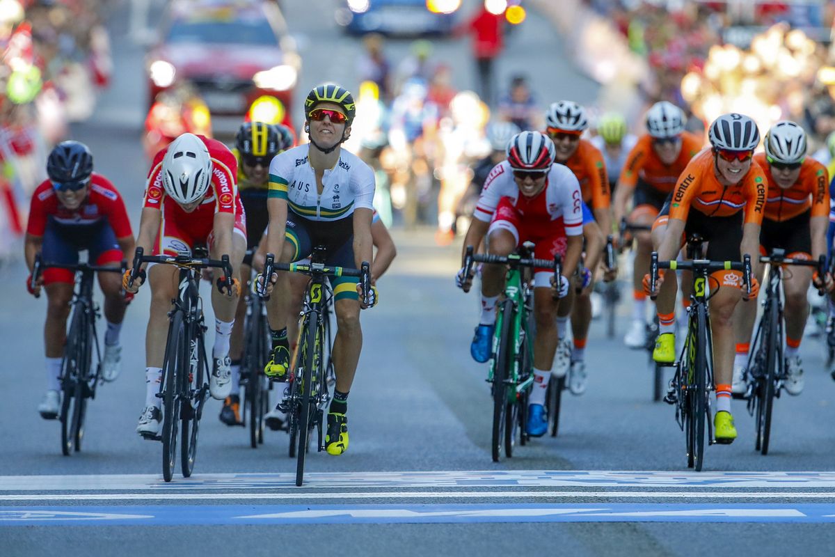 Katrin Garfoot (Australia) holds onto take silver over Dideriksen, Van Vleuten and Niewiadoma