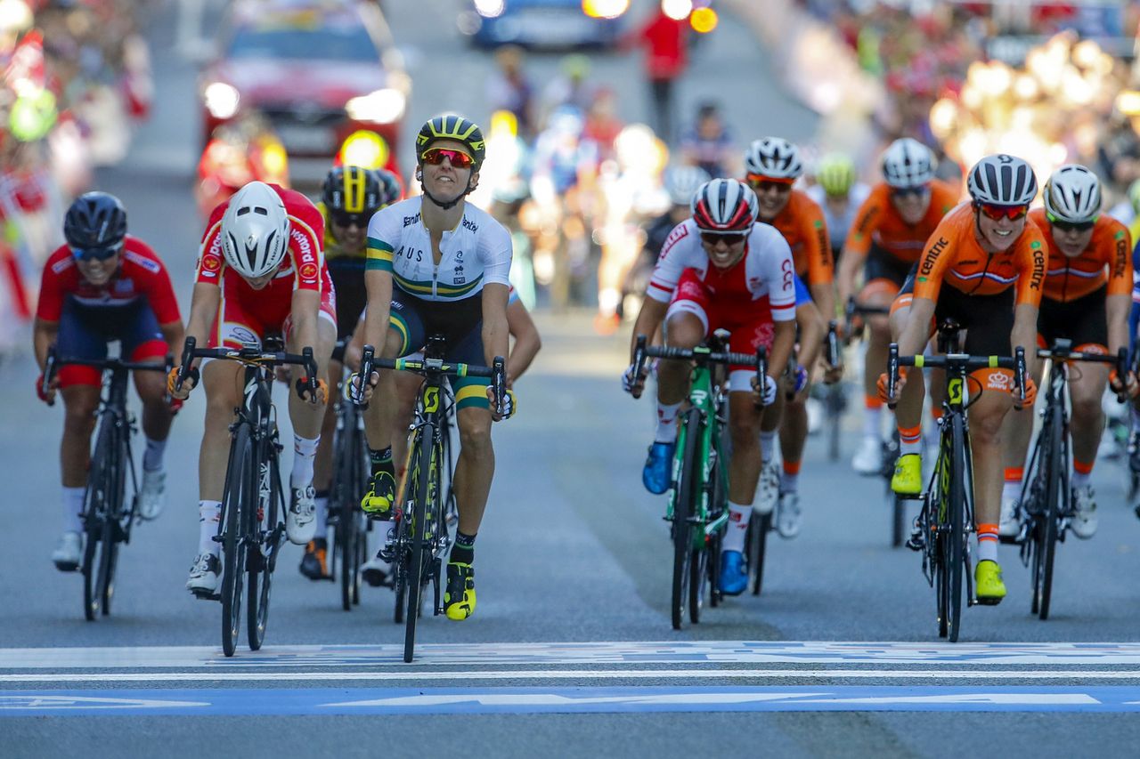 Katrin Garfoot (Australia) holds onto take silver over Dideriksen, Van Vleuten and Niewiadoma