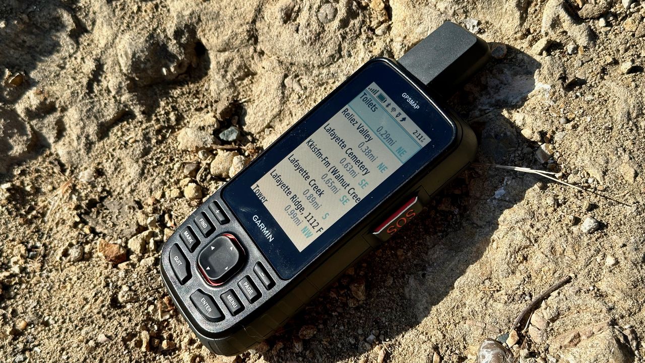 Various nearby points of interest on the Garmin GPSMAP 67i