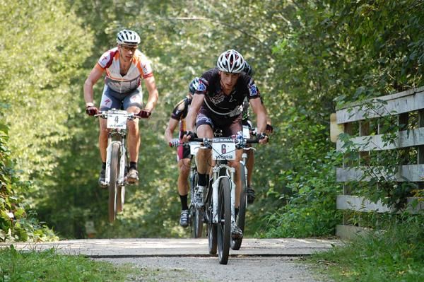 Tristan Schouten leads a group of four elite men into the third lap as Darrin Braun takes a break for some air.