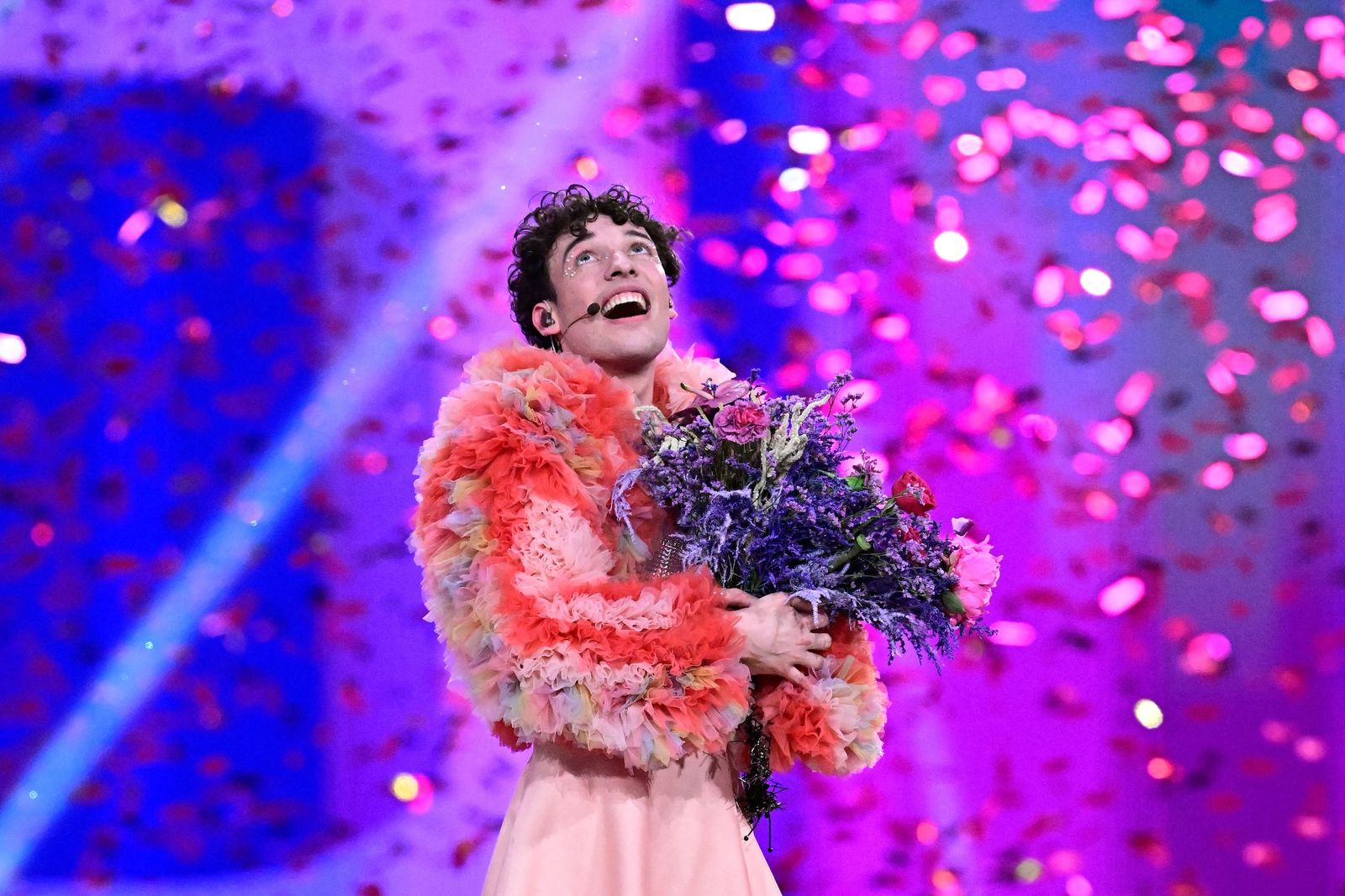 eurovision 2024 winner with bouquet