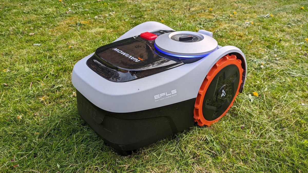 The Navimow i105E robotic lawn mower, on our reviewer&#039;s lawn.