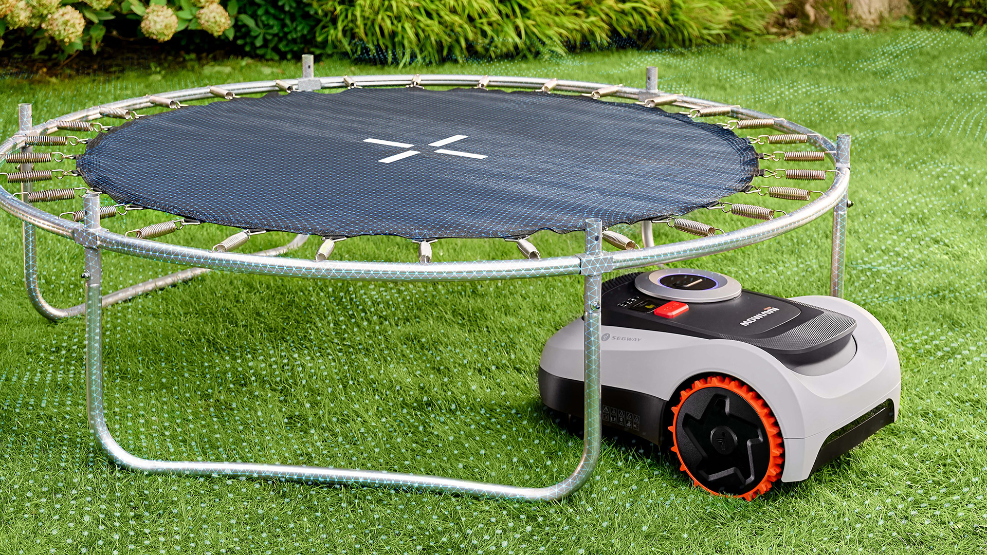 Segway Navimow i2 LiDAR mowing a yard