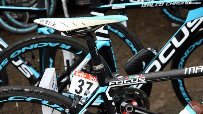 The fi'zi:k Arione saddle is tilted notably upward
