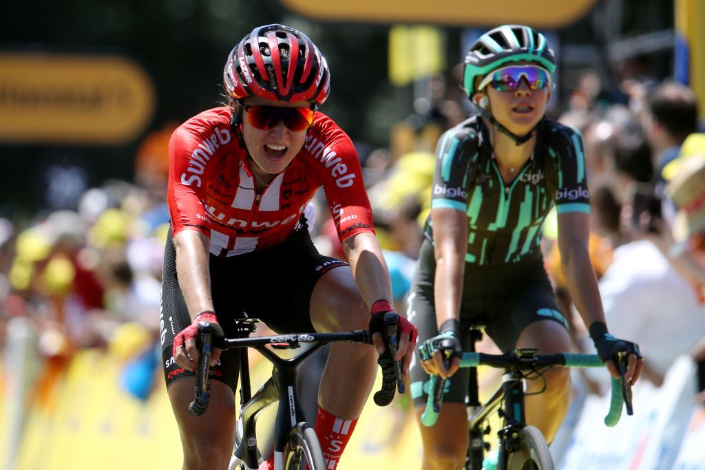 Leah Kirchmann (Team Sunweb) beats Cecilie Uttrup Ludwig (Bigla) to take second