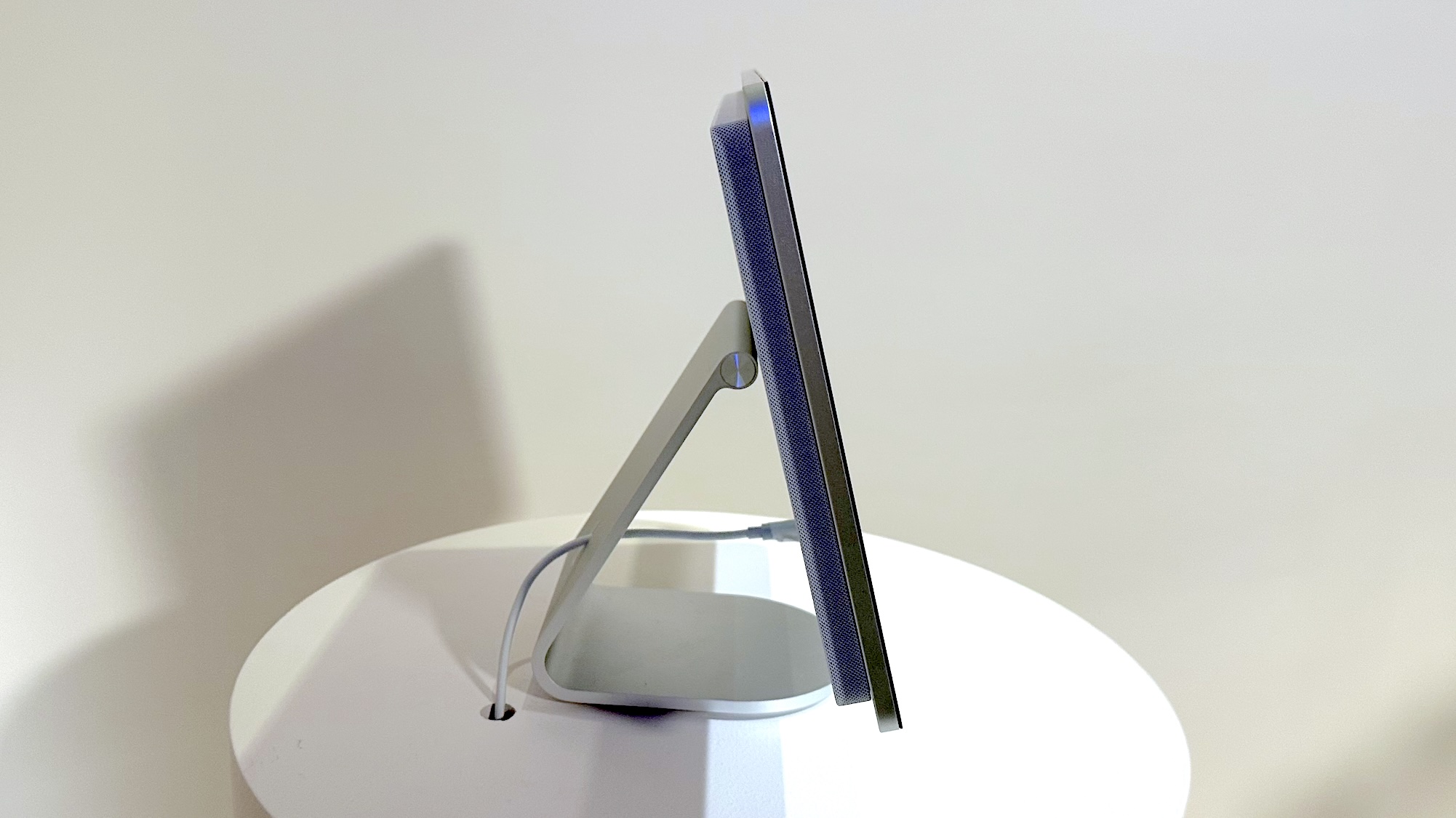 echo show 16 side view