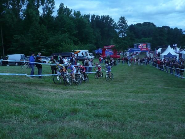 The women race for the first turn in the eliminator