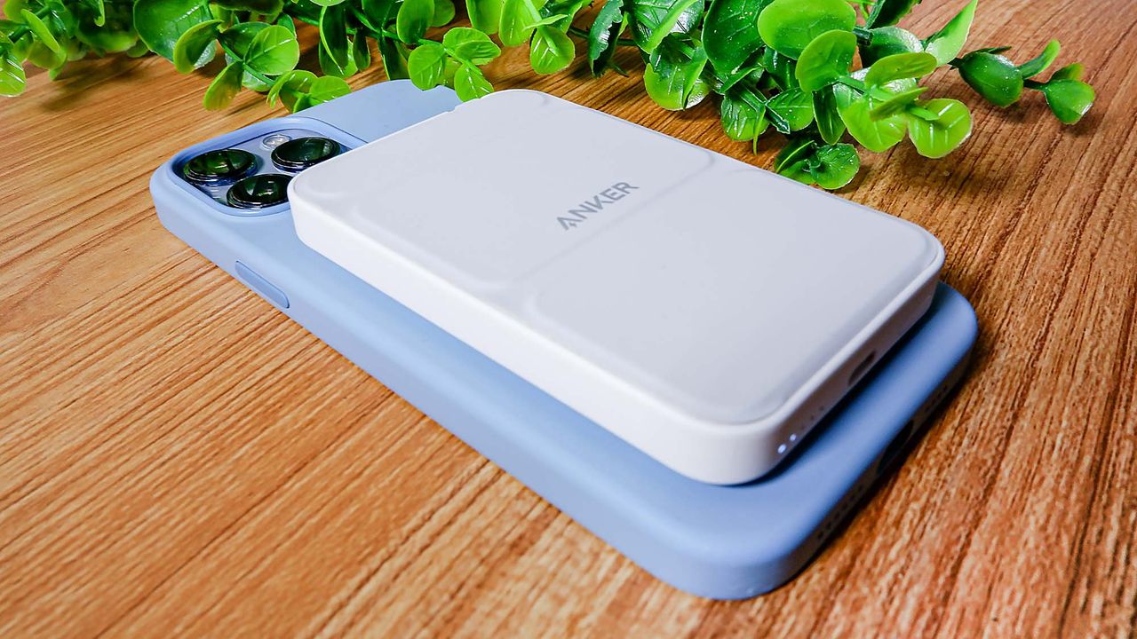 Anker magnetic battery pack for iPhone