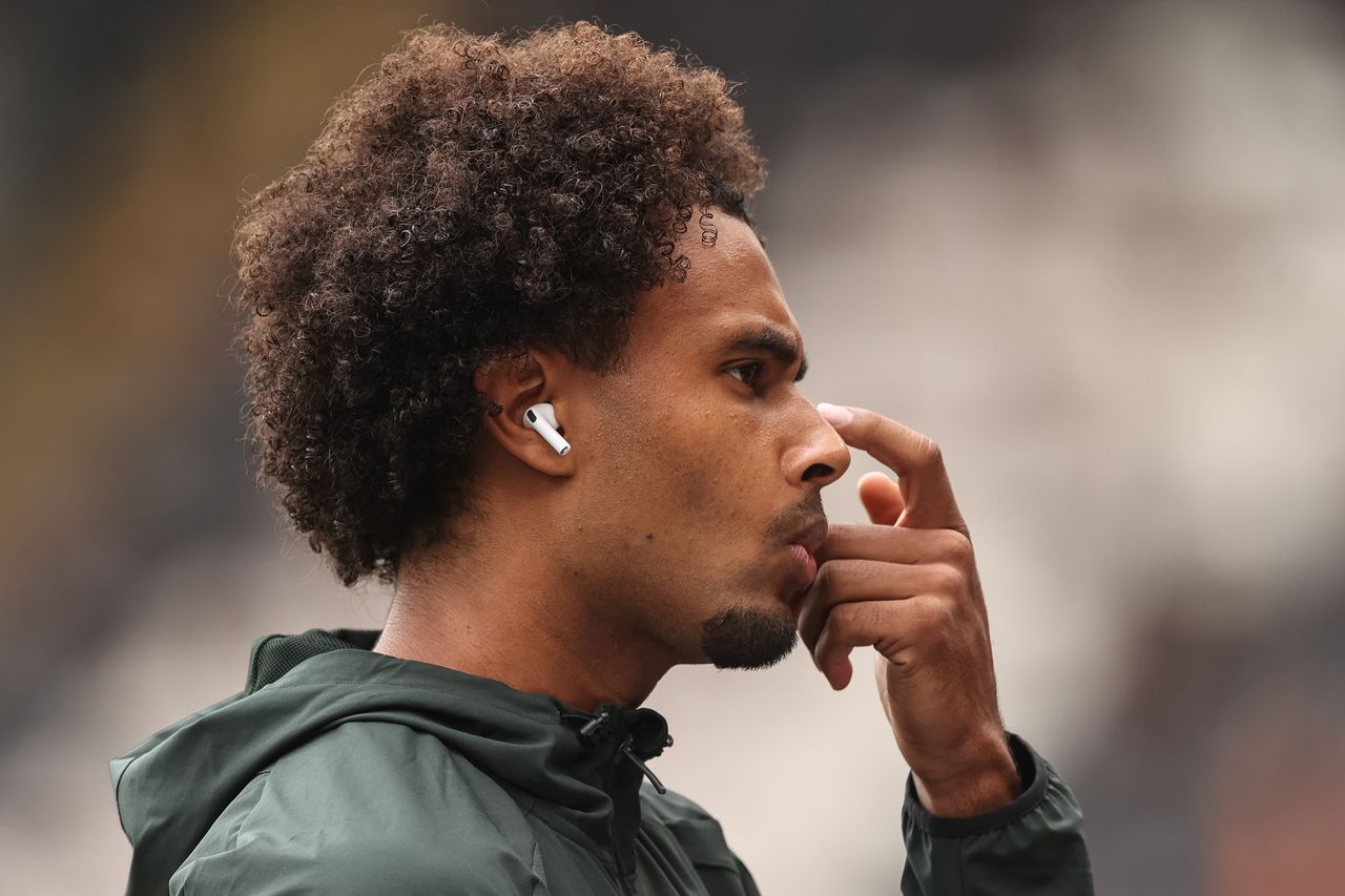 Manchester United outcast set to sign for Everton as striker deal collapses: report