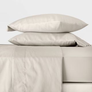 300 Thread Count Temperature Regulating Solid Sheet Set against a white background.