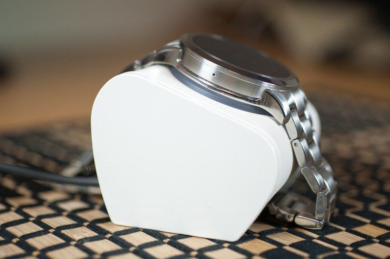Fossil Q Founder and charger