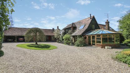 Collins-Farm-Blandys-Lane-Upper-Basildon-Berkshire-&pound;1.95m-house.jpg