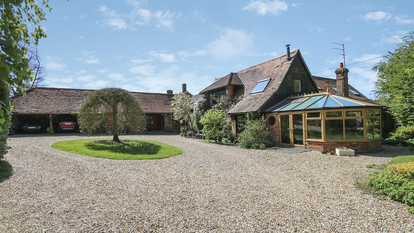 Collins-Farm-Blandys-Lane-Upper-Basildon-Berkshire-&pound;1.95m-house.jpg