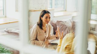 Women talking with notepad