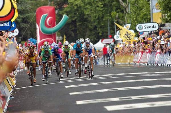 The bunch sprint for 5th was won by Tom Boonen
