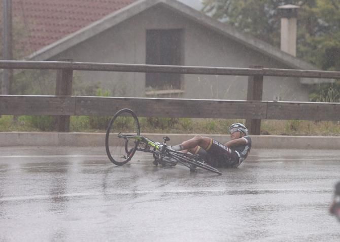 A Colombian rider crashes