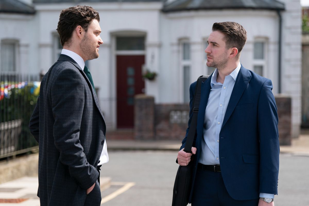 Johnny Carter talks to Callum Highway in Albert Square