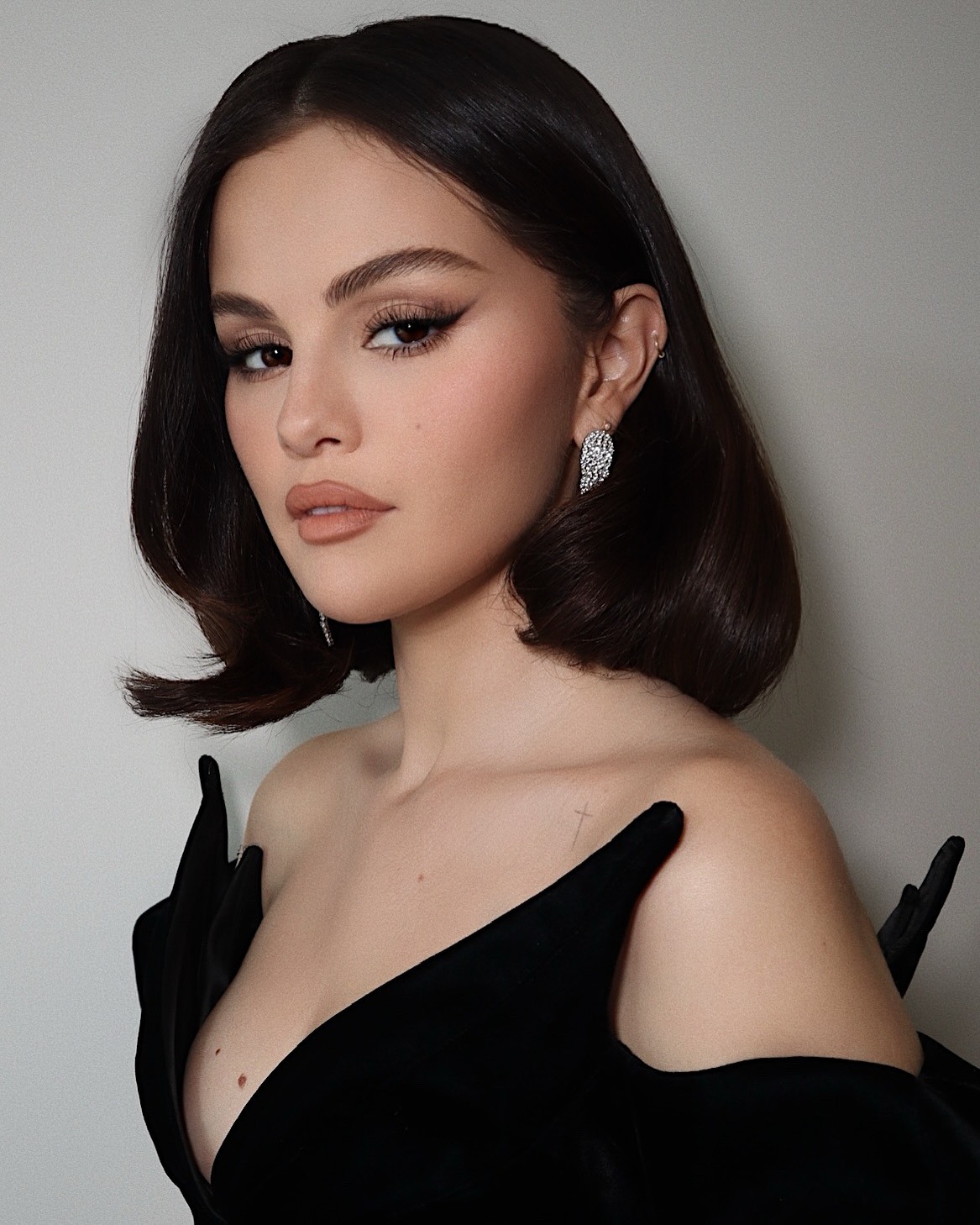Glamorous winged eyeliner on Selena Gomez.