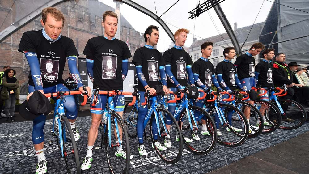 The Wanty Groupe Gobert team commemorates teammate Antoine Demoitie at the Tour of Flanders