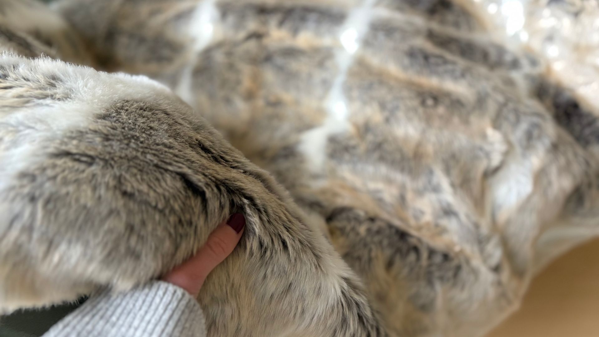 Testing the Hygge Days Luxury Faux Fur Warming Throw