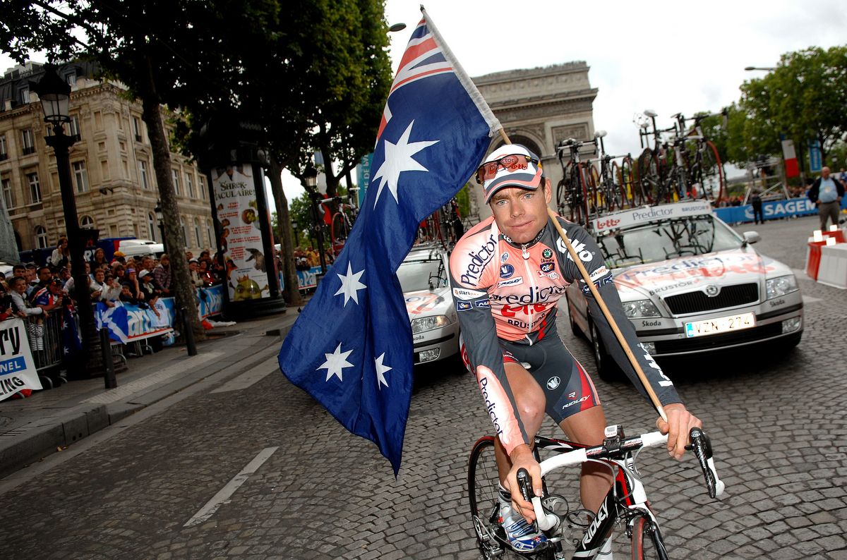 Cadel Evans with the Australian flag, riding down the Champs-&Eacute;lys&eacute;es