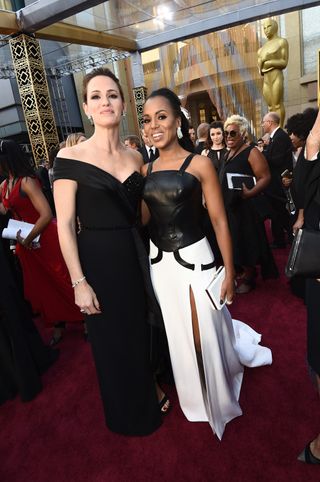 Jennifer Garner & Kerry Washington At The Oscars 2016