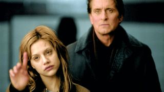 (From L to R) Brittany Murphy as Elisabeth Burrows and Michael Douglas as Dr. Nathan Conard in Don't Say a Word on Netflix