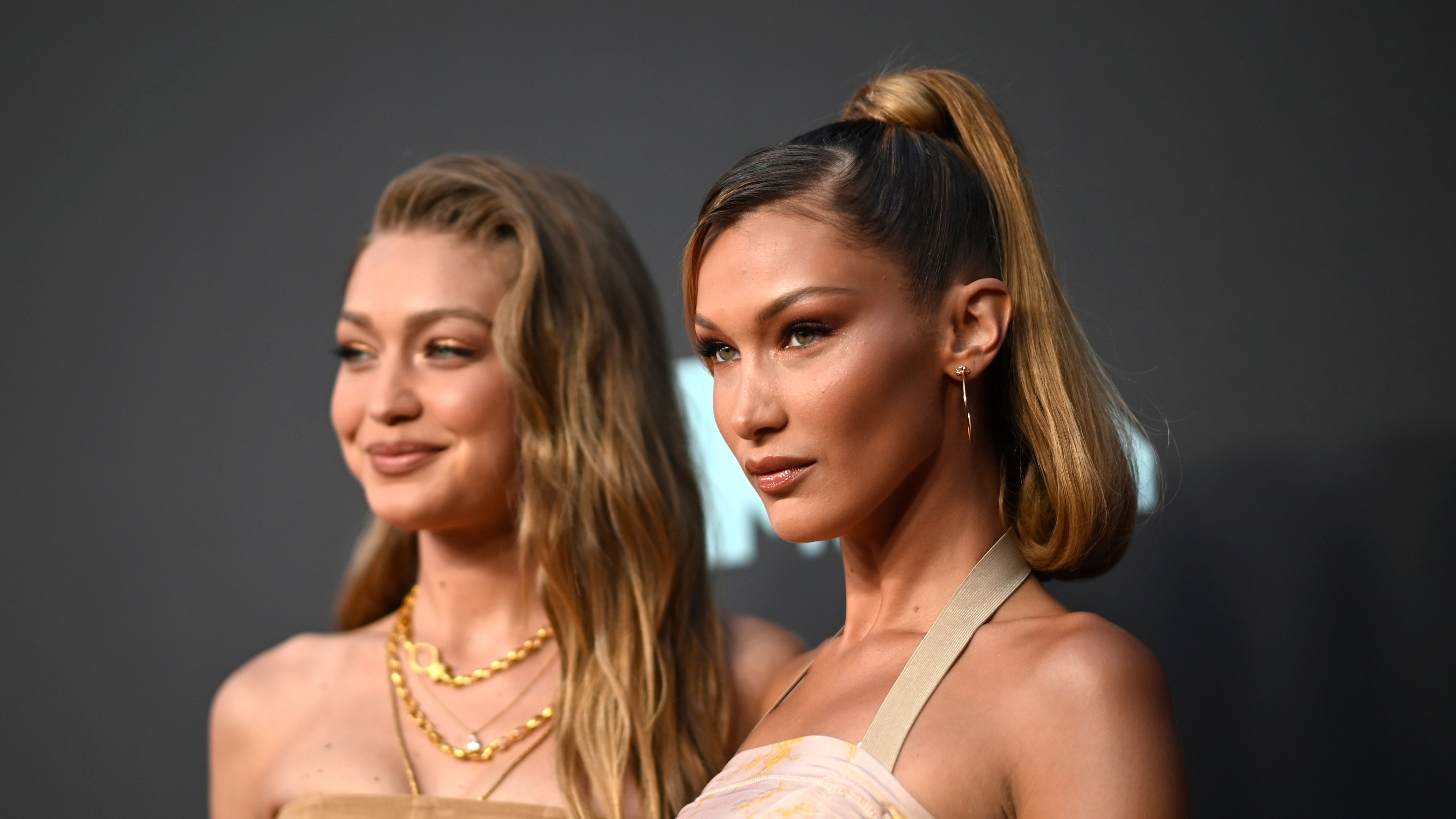 Bella And Gigi Hadid Are Blonde Hair Twins At The 2019 Vmas Marie Claire Us