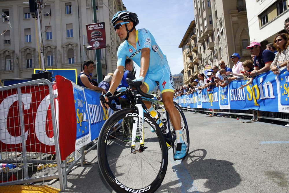 Paolo Tiralongo rides to the start