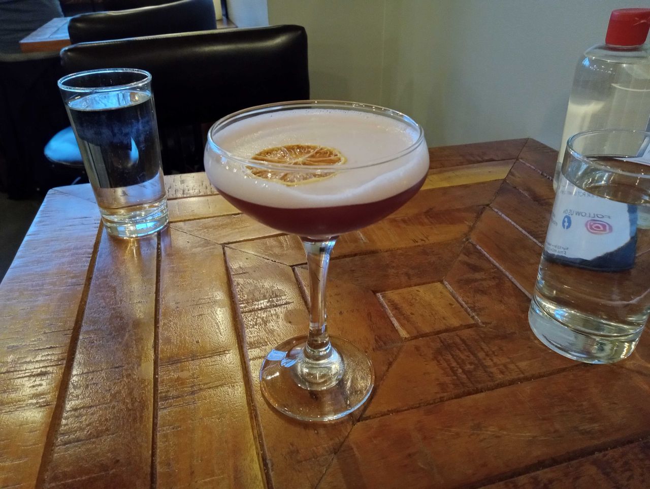 Moto G Play (2023), a photo of a cocktail glass