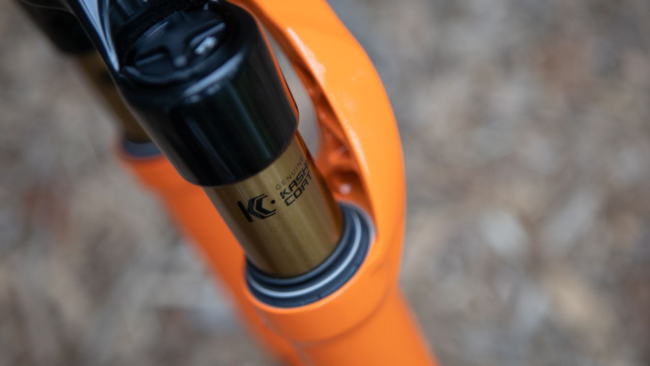 Best gravel suspension fork - Fox 32 Taper Cast Gravel Fork Factory detail of the Kashima coating