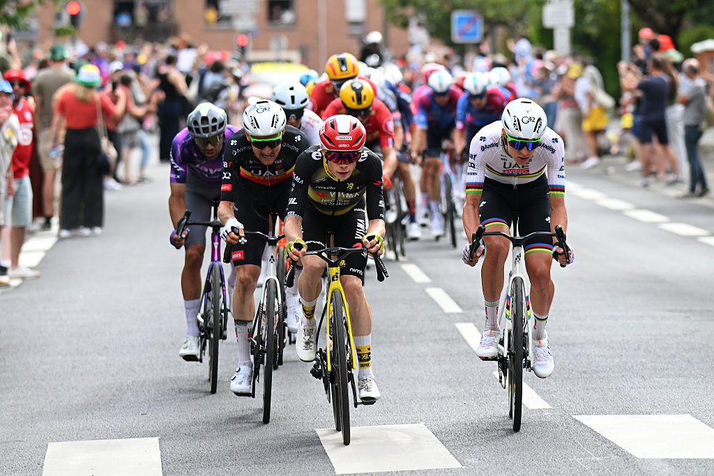 Jonas Vingegaard and Tadej Pogacar push the pace